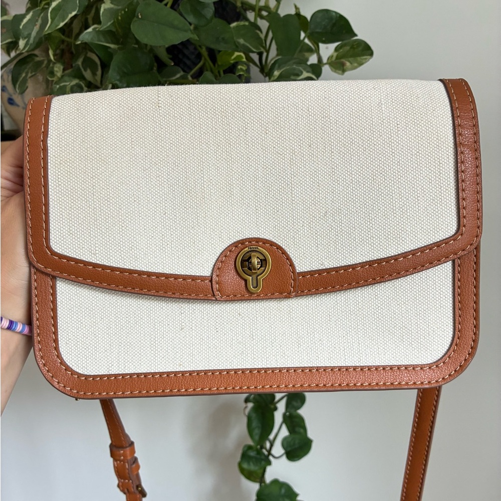 LIKE NEW Fossil Cream and Brown Crossbody Bag